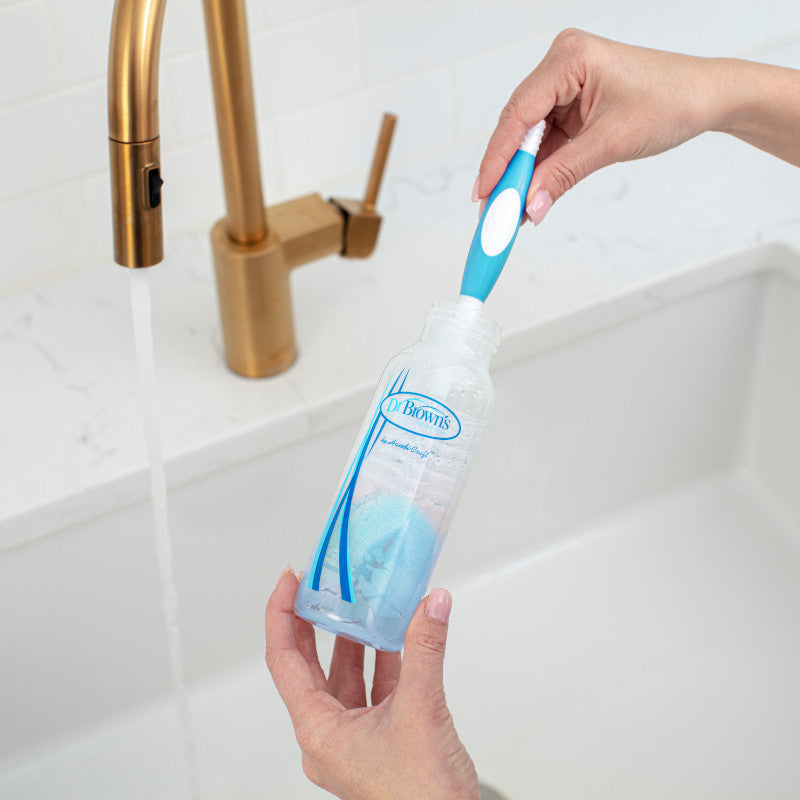 https://cdn.shopify.com/s/files/1/0659/5860/9120/products/Lifestyle_Bottle_Brush_Blue_cleaning_Narrow_bottle.jpg?v=1661664955
