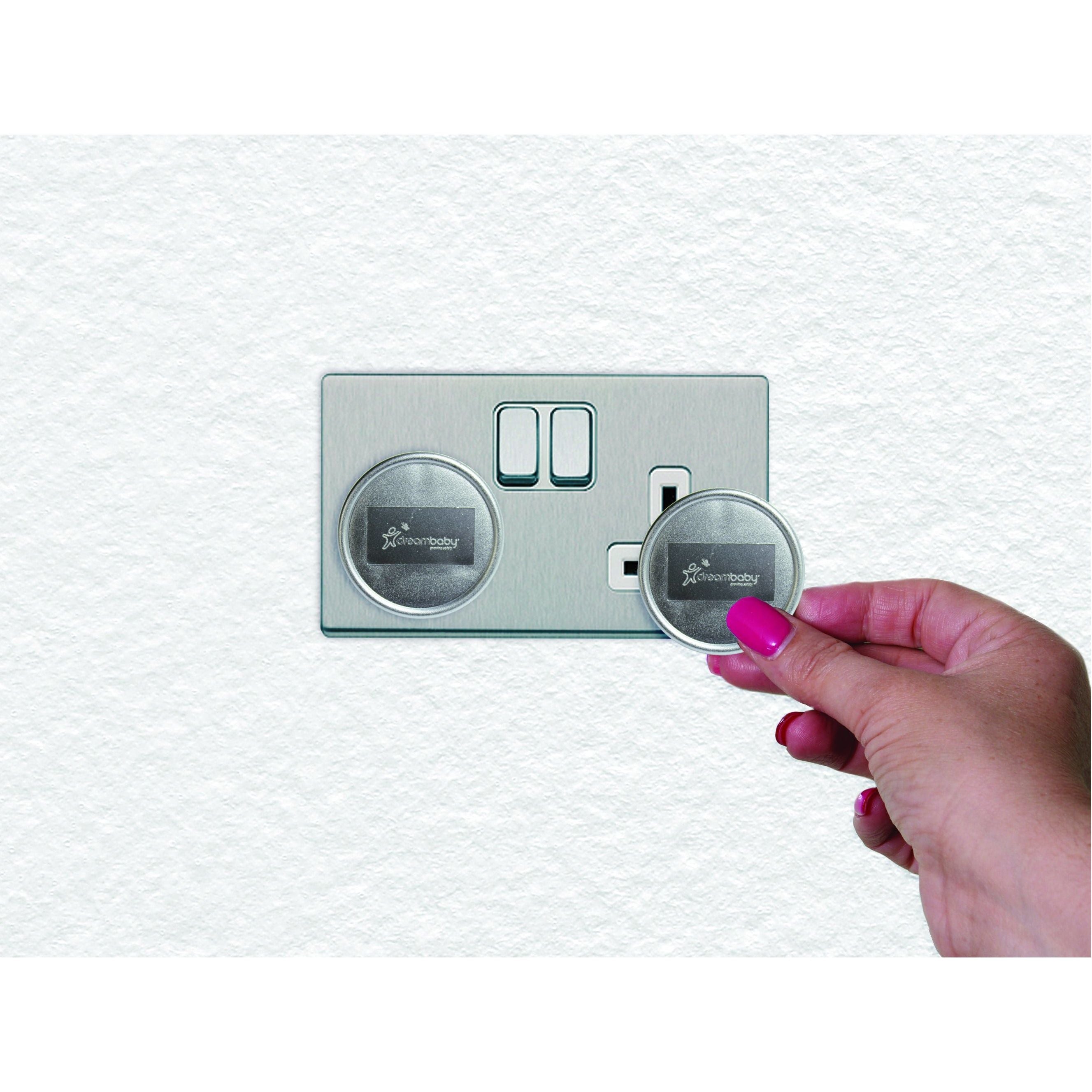 Dreambaby Outlet Plugs 6pk - Silver DB01044 | Little Baby.